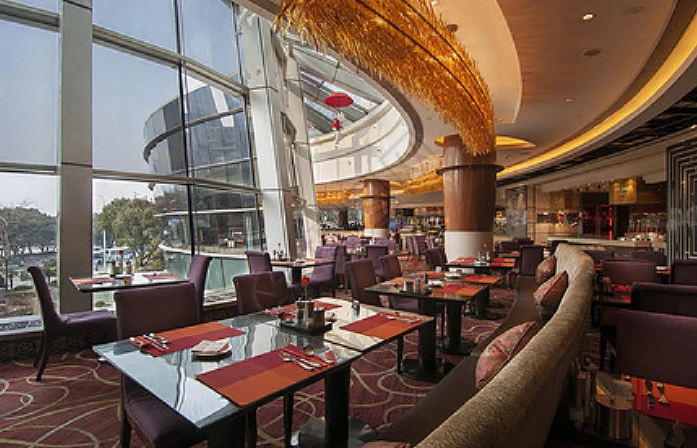 Hotel Restaurant Chinese Dining Table Set: Traditional Craftsmanship and Contemporary Function Hotel Restaurant Chinese Dining Table Set: Traditional Craftsmanship and Contemporary Function